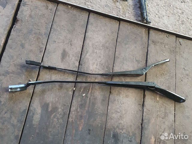 Поводок дворника Peugeot 308