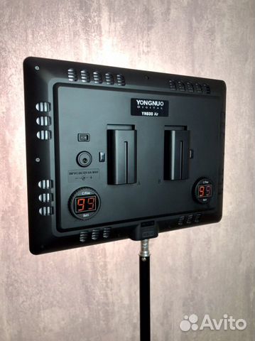 Видеосвет Yongnuo 600 LED + штатив
