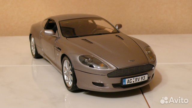 Aston martin DB9 coupe (LHD) 2004 minichamps 1\18