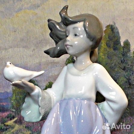 Nao By Lladro.Статуэтка.Девочка с голубем.Фарфор