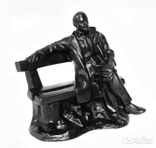 Ленин на скамейке