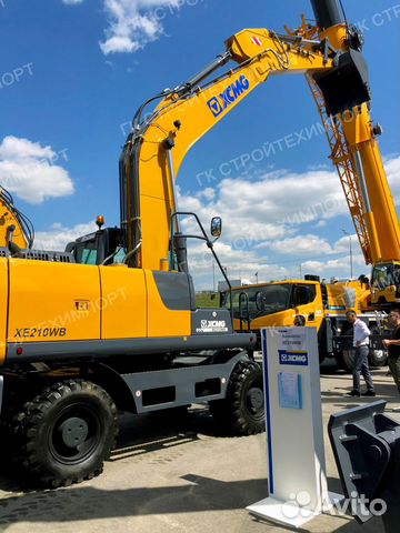 Колёсный экскаватор XCMG XE210WB, 2022