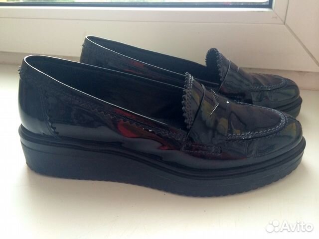 Лоферы лакированные