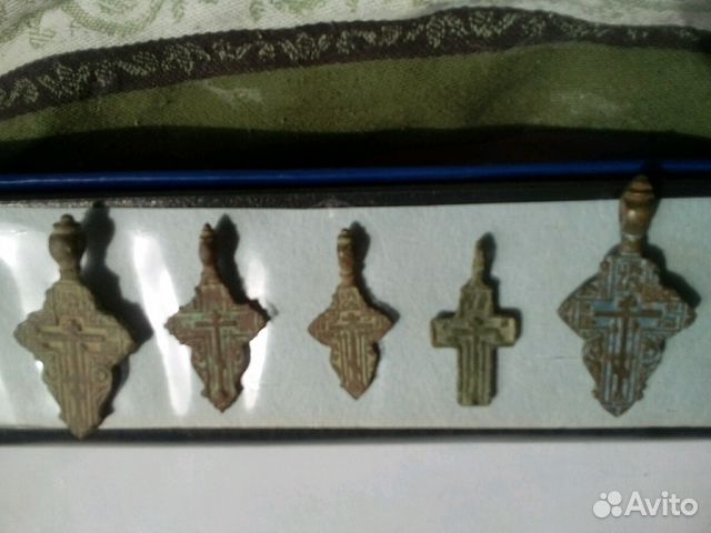 Коллекцию старинных крестиков