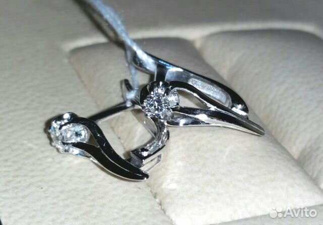 Серьги золотые с 2 бриллиантами (Россия) Серьги золотые с 2 бриллиантами (Россия)