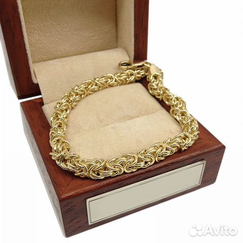 Подарить золотой браслет. Тяжелые золотые браслеты. Золотой браслет в коробочке. Мужской золотой браслет в коробке. Браслеты из золота в подарочных коробочках.