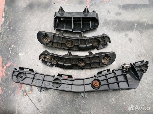 Направляющая заднего бампера Тойота Авенсис 270