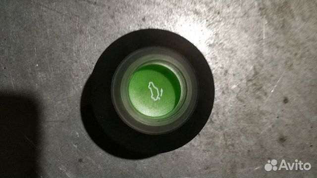 Mercedes w203 кнопка багажника внутреняя