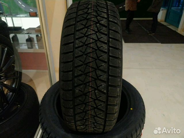 Шина зимняя шипы Bridgestone Blizzak 275/50 R22 Шина зимняя шипы Bridgestone Blizzak 275/50 R22