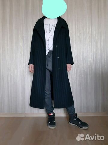 Длинное темно- зеленое пальто в полоску Belucci