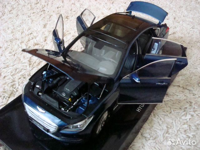 Модель 1/18 автомобиля hyundai genesis