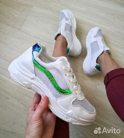 Новые женские кроссовки Новые женские кроссовки
