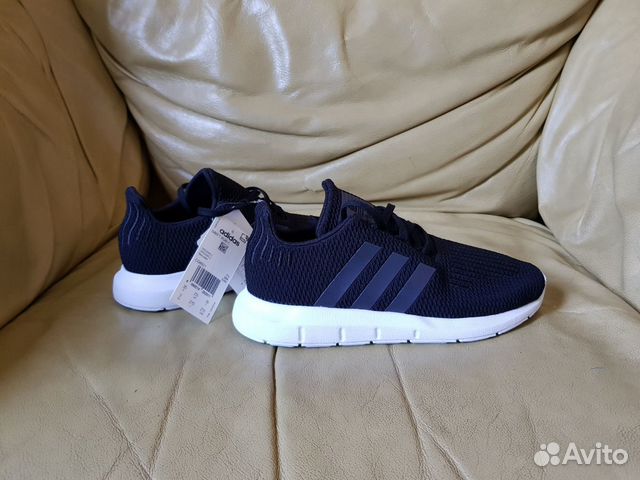 Кроссовки Adidas новые детские 35 р Кроссовки Adidas новые детские 35 р