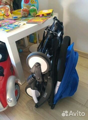 Компактная коляска Yoya