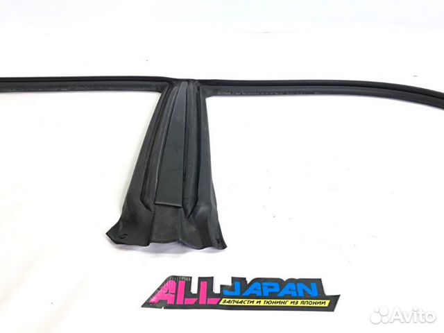 Молдинг, уплотнитель стекла правый Subaru Forester