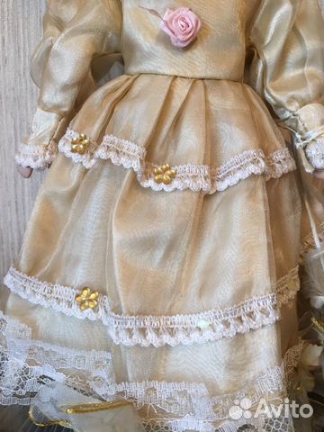 Кукла фарфоровая