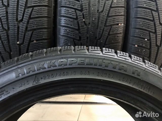 Зимние шины 225/45/17 Nokian hkpl R Финская липучк