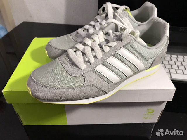 Женские кроссовки adidas Женские кроссовки adidas