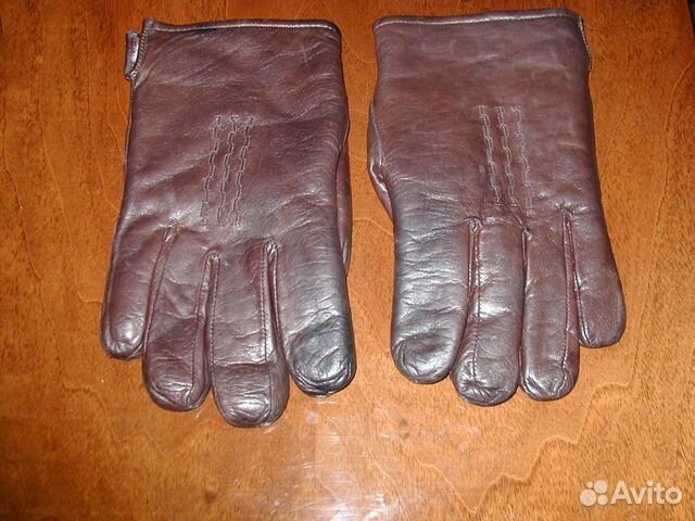 Перчатки на меху, ремни и планшеты 40-х годов