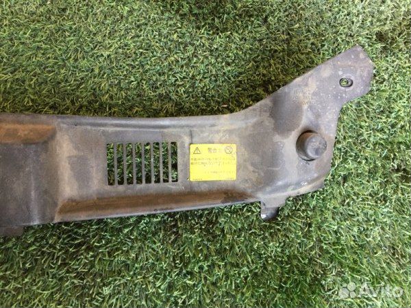 Накладка радиатора Volvo S40 II 2.5 2004 Накладка радиатора Volvo S40 II 2.5 2004