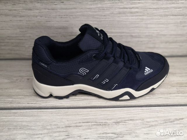 Кроссовки Адидас Gore-Tex новые, 41 Кроссовки Адидас Gore-Tex новые, 41