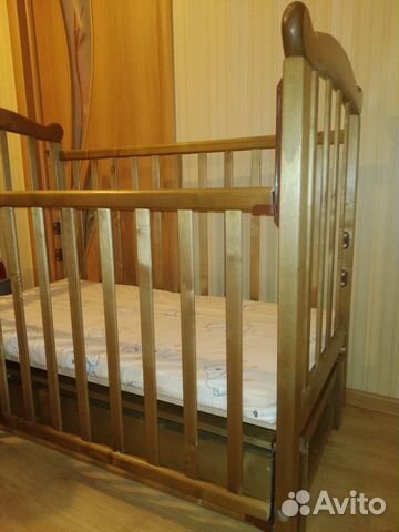 Детская кроватка с маятником Детская кроватка с маятником