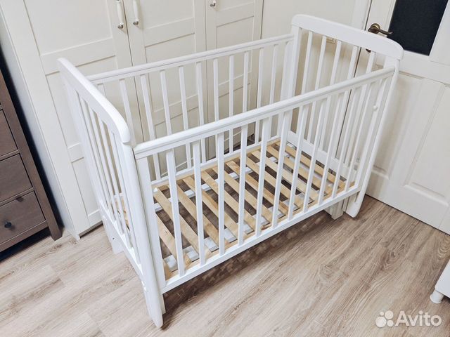 Детская кровать с маятником Соня из березы