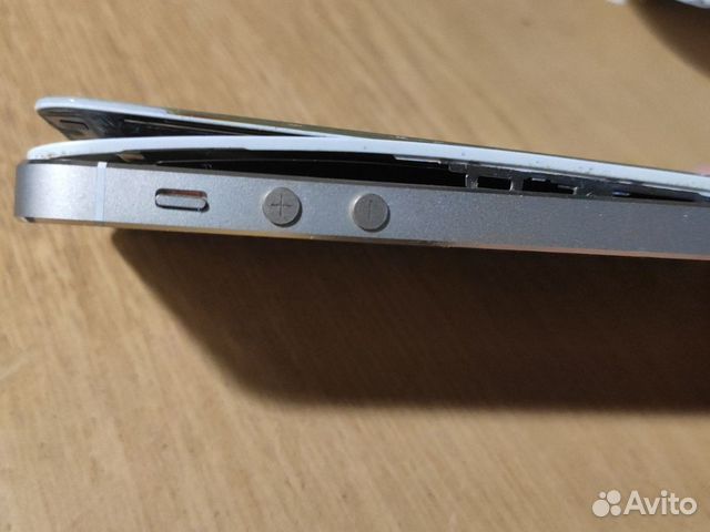 Телефон iPhone 5S