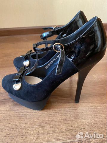 Туфли черные на каблуке