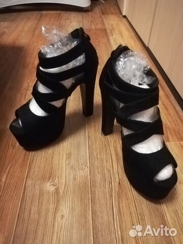 Босоножки на высоком каблуке (новые) Босоножки на высоком каблуке (новые)