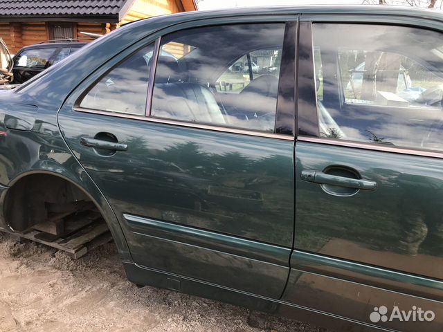 Дверь задняя правая на Mercedes W210 седан