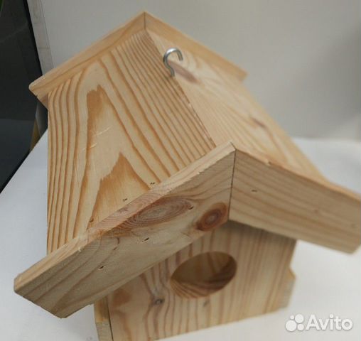 Кормушка для птиц и белок Кормушка для птиц и белок