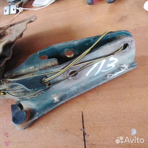 Петля капота mitsubishi pajero 3