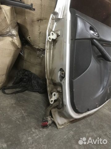 Дверь задняя правая хетчбек (Ford Focus) Дверь задняя правая хетчбек (Ford Focus)