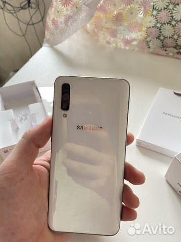 Телефон Samsung Galaxy A50