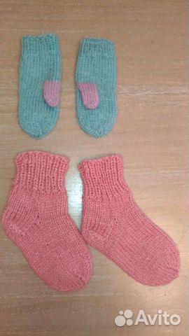 Вязанный набор варежки и носочки