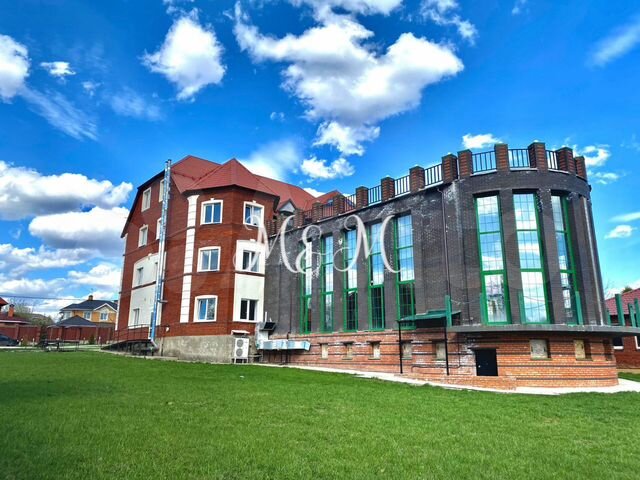 Дом 1100 м² на участке 40 сот.