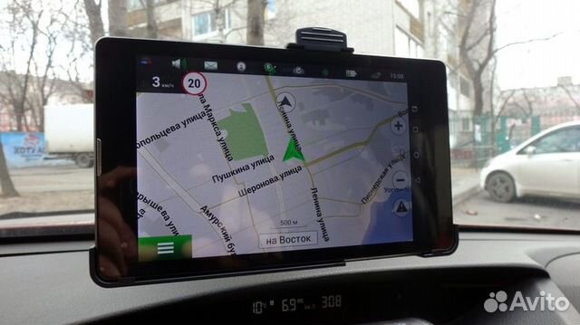 Большой планшет-навигатор Navitel T500 3G Auto