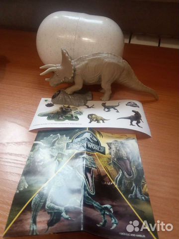 Фигурки из киндера: динозавр, крокодил, иети