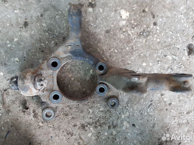 Поворотный кулак Toyota Corolla 150