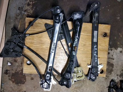 Стеклоподъёмник задний Skoda Rapid