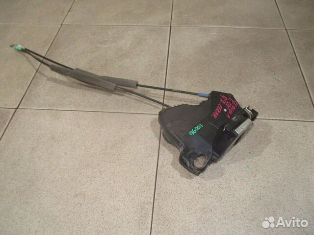 Замок двери передней правой Toyota Corolla (E120)