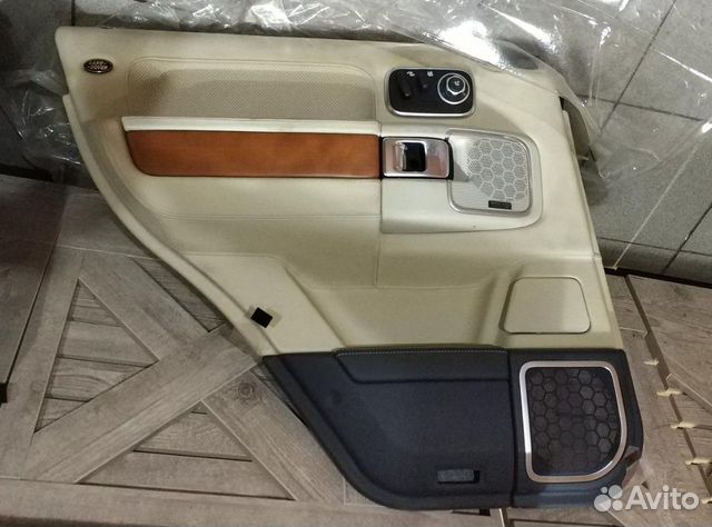 Обшивка задней левой двери Range Rover III