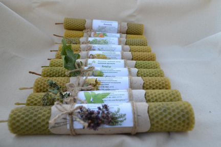 Медовые высокие свечи из вощины с травами