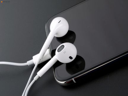 Гарнитура EarPods штекер лайтинг новые копия