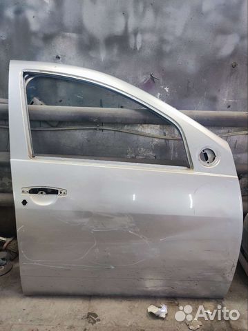Правая передняя дверь Renault Duster,Sandero