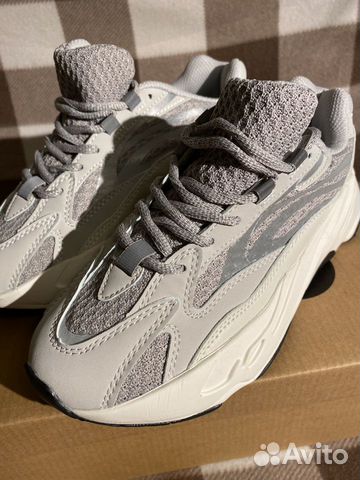 Кроссовки Adidas Yeezy Boost 700 V2 размер 36