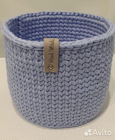 Вязаная корзинка интерьерная
