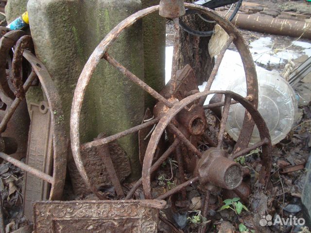 Железные старинные колёса для ландшафного дизана