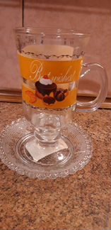 Чашка на ножке с блюдцем